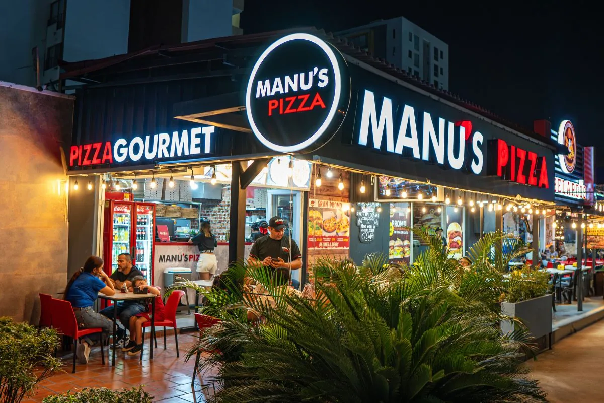 Fachada Manu's Pizza — Prados Del Este
